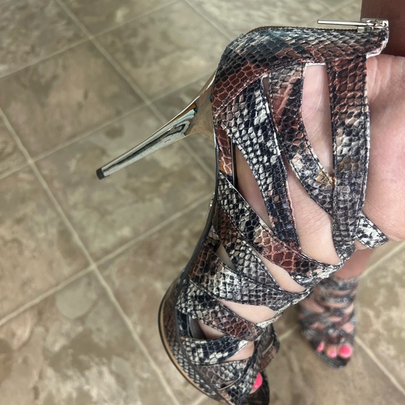 Jennifer Lopez Shoes - NWOT Stylish Snakeskin Stiletto Heels